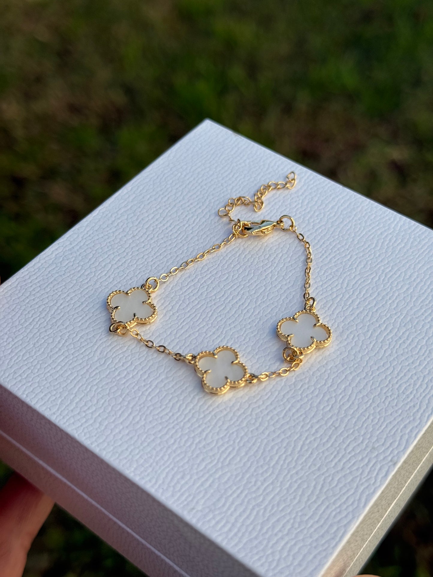 Pulsera trébol nácar