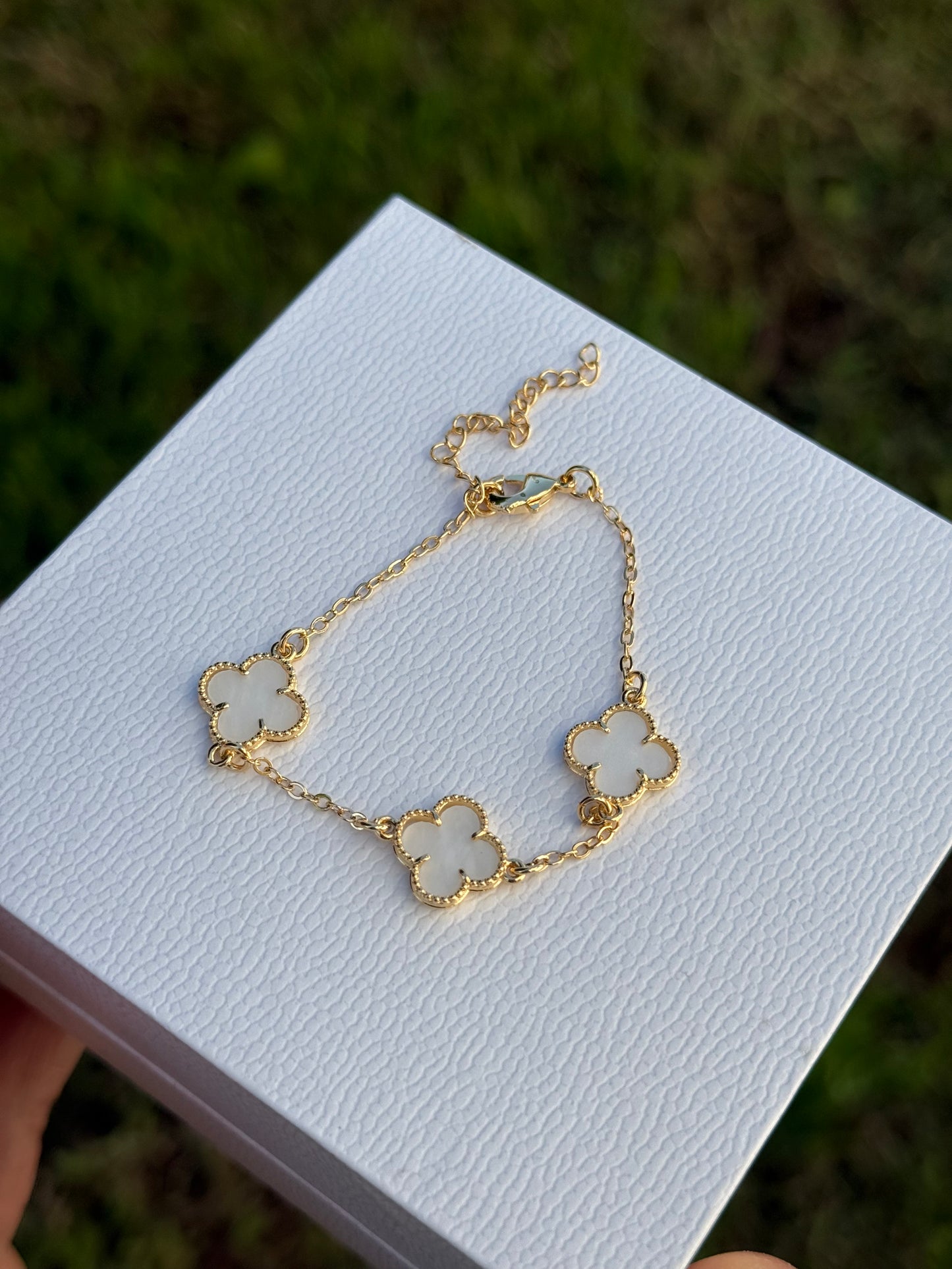 Pulsera trébol nácar